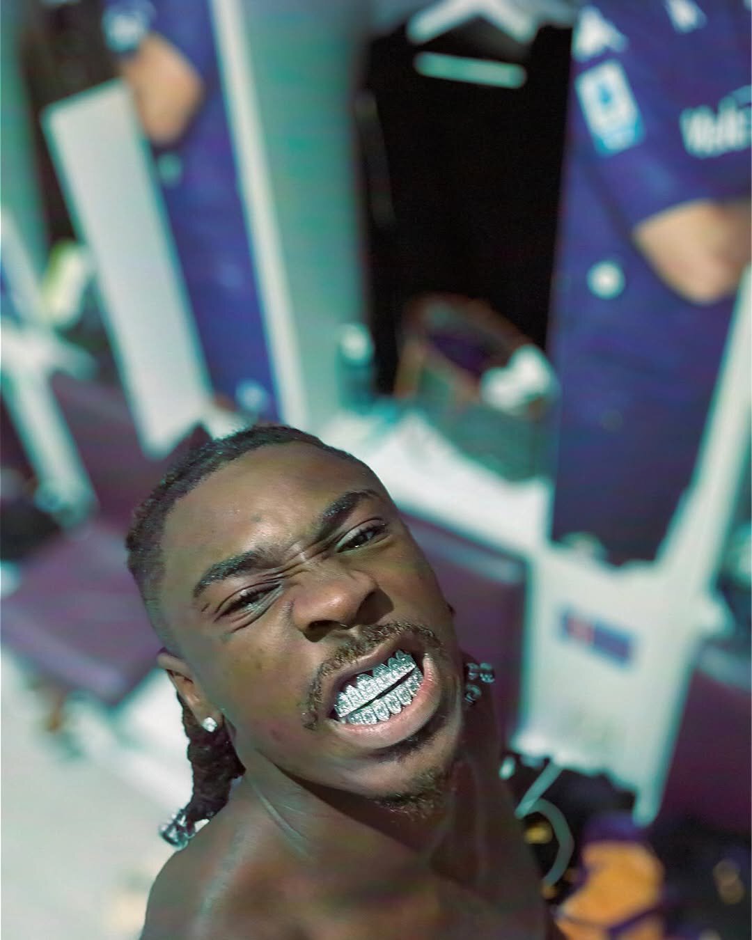 Moise Kean raper w szatni