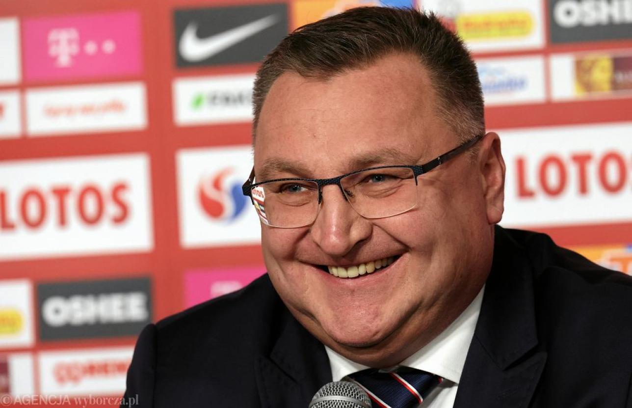 Czesław Michniewicz śmieję się