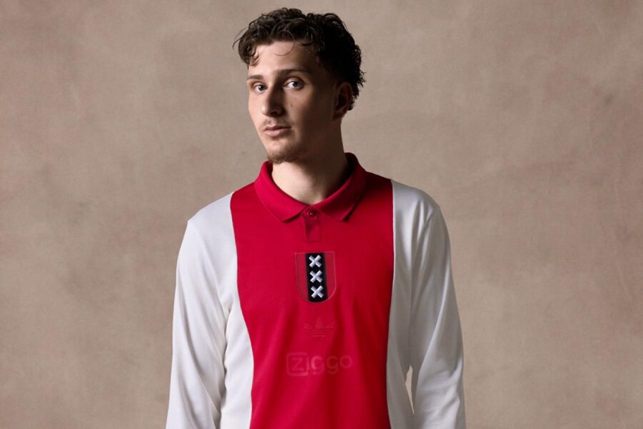 Ajax zaprezentował koszulkę na 125-lecie klubu. Inspiracją był pierwszy biało-czerwono-biały zestaw w historii